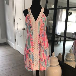 Lilly Pulitzer 
Lynn Out To Sea 
Lace Front Sleeveless Shift Dress Sz 10